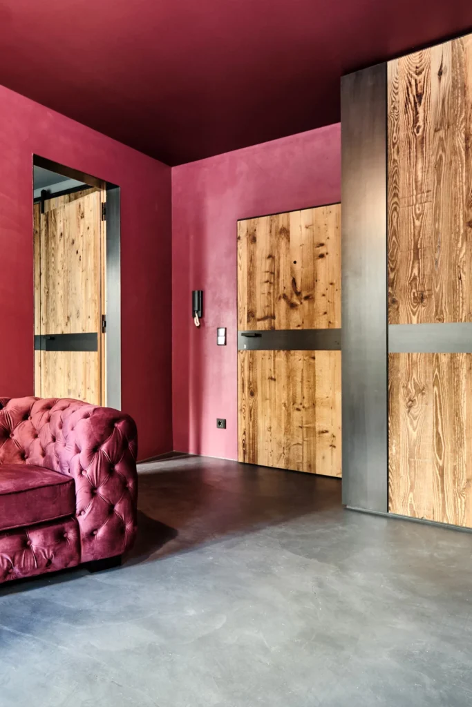 Innenausbau Büro, Altholz Fichte mit Schwarzstahl kombiniert