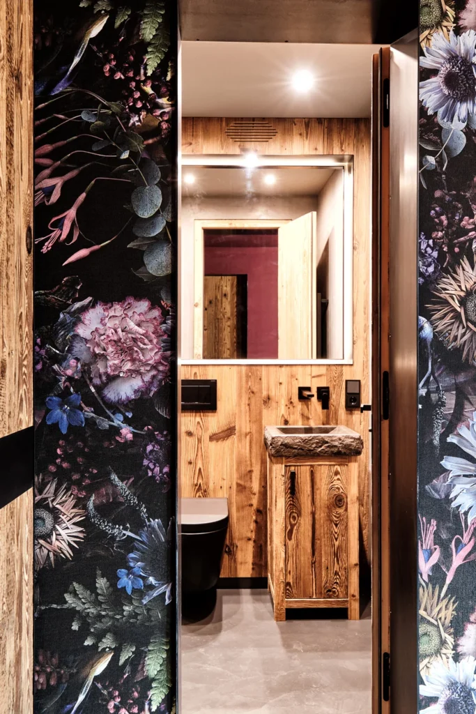 Innenausbau Büro, Altholz Fichte mit Schwarzstahl kombiniert