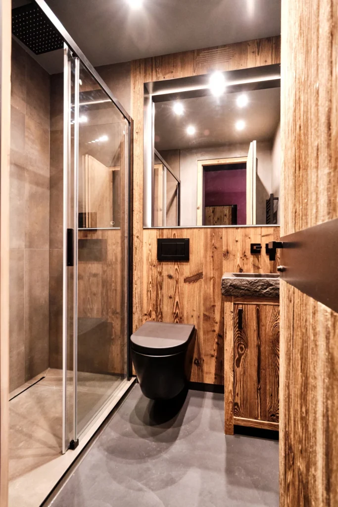 Innenausbau Büro, Altholz Fichte mit Schwarzstahl kombiniert